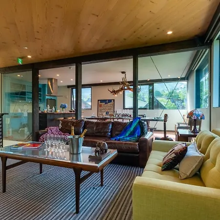 Gustav'S Hideaway By H2 Life Villa